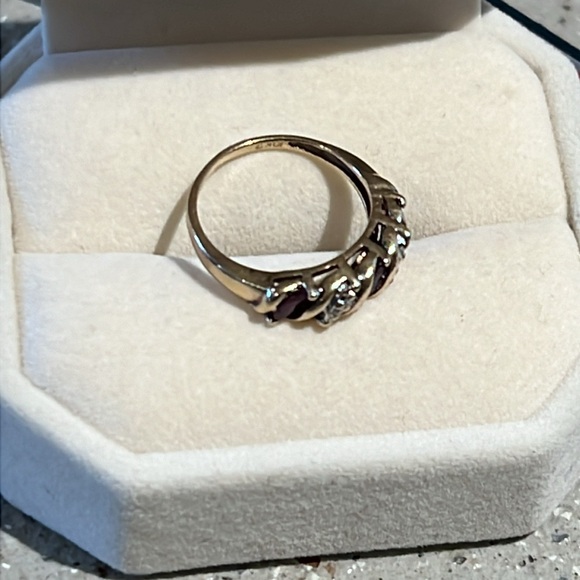 10kt Yellow Gold Garnet Diamond Ring - Picture 5 of 8